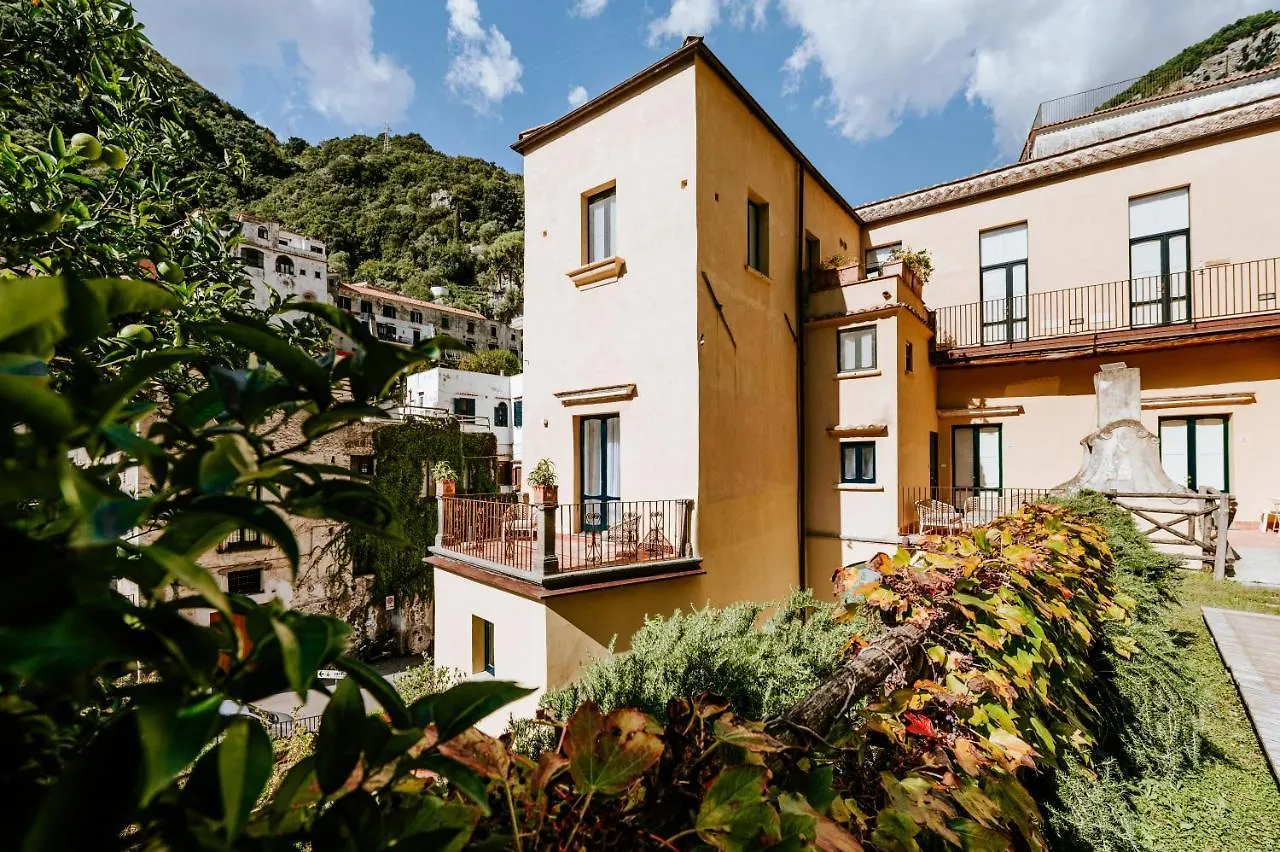 ** Oda ve Kahvaltı Amalfi Resort İtalya