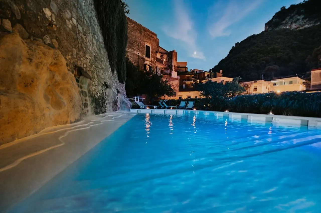 Amalfi Resort 2*,