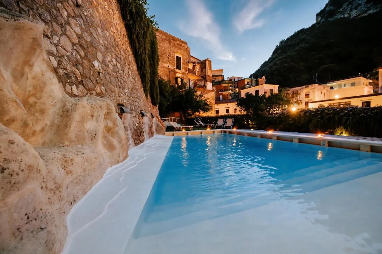 ** Alojamento de Acomodação e Pequeno-almoço Amalfi Resort Itália