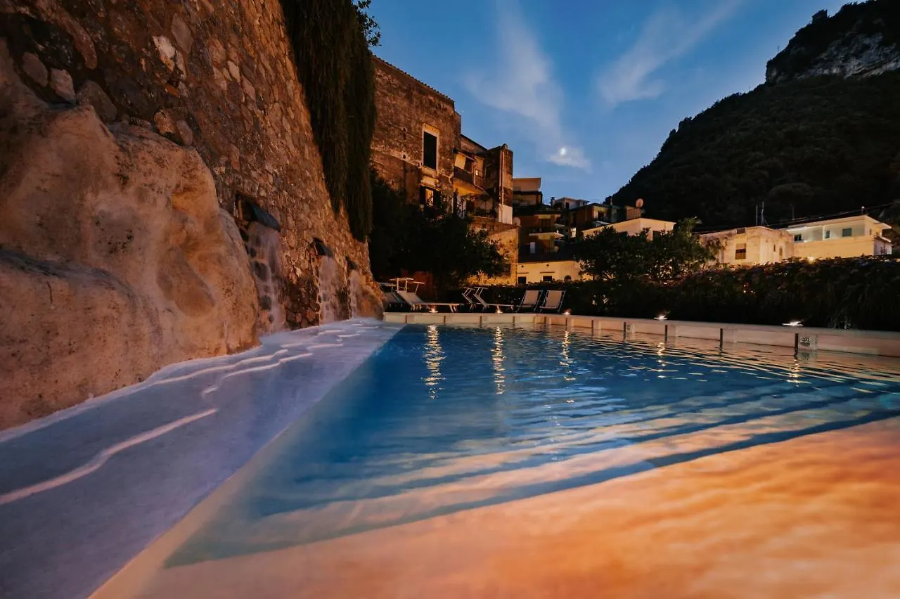 Alojamento de Acomodação e Pequeno-almoço Amalfi Resort